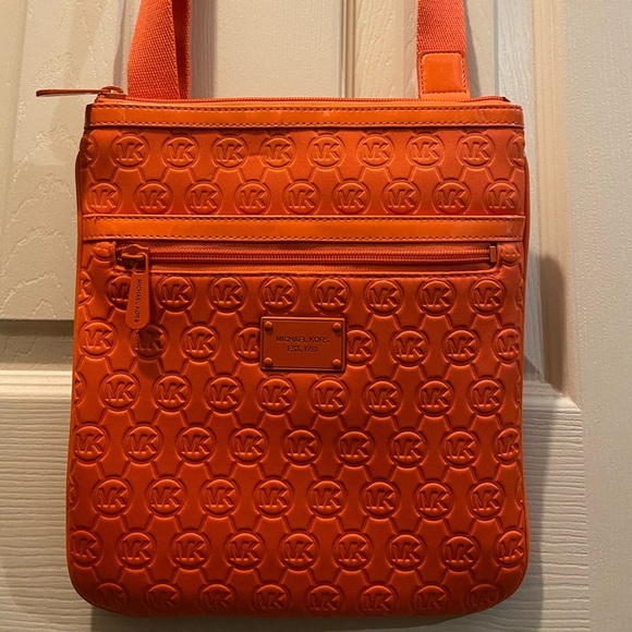Michael Kors Handbags - Michael Kors crossbody